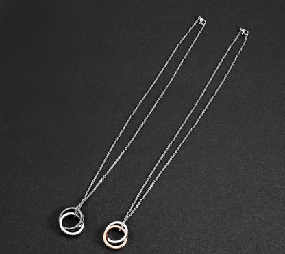 Double ring pendant necklace